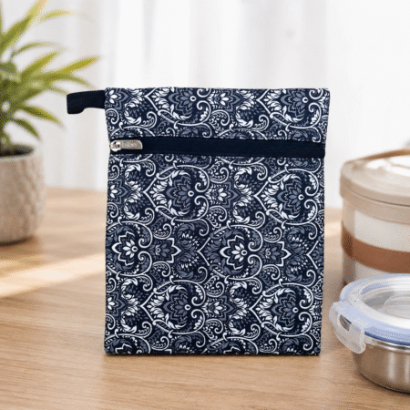lunchpouch black&white
